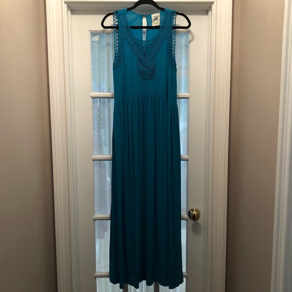 Sleeveless Maxi Dress w/Crochet Detail